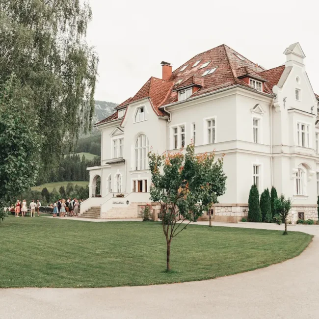 Elegante Villa als Hochzeitslocation mit Garten